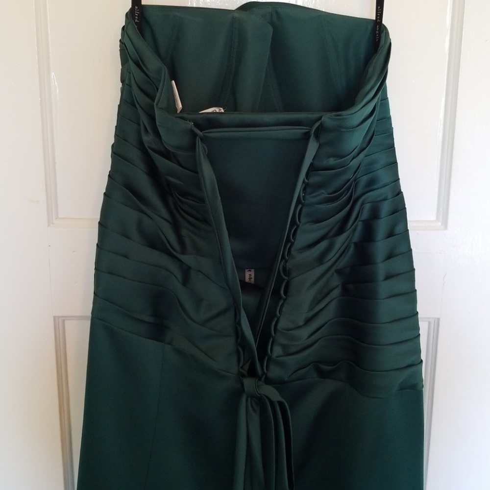 Gown - Picture 4 of 5